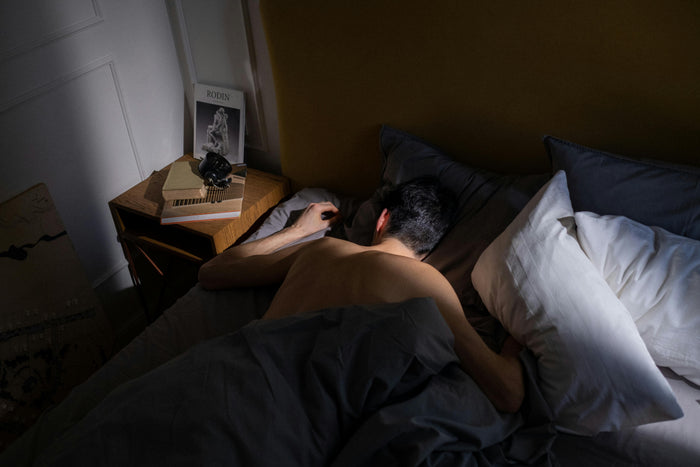 Combien d’heures de sommeil pour un adulte ? Ce que disent les experts pour rester en forme