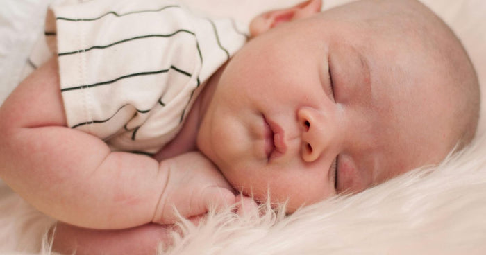 Combien d’heures de sommeil pour un bébé de 3 mois ? Préparez des nuits plus sereines